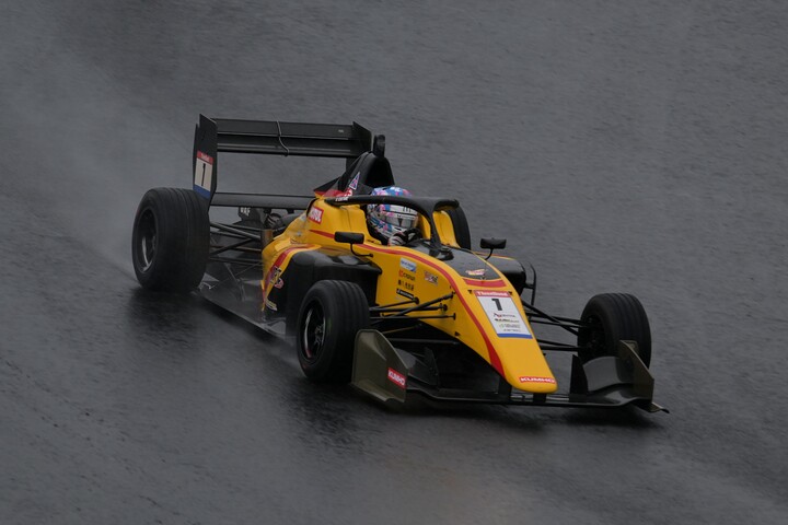 第13戦予選2位、第14戦予選7位はエヴァン・ジルテール（ART Grand Prix with B-MAX）