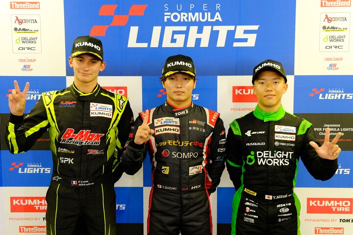決勝フォトセッション：トップ3のドライバーたち