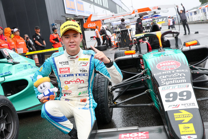 チャンピオンクラス：優勝した塩田惣一朗（Bionic Jack Racing）