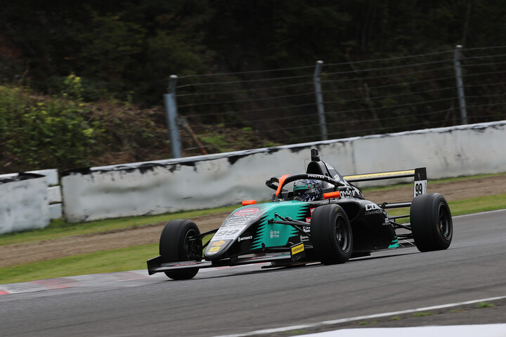 チャンピオンクラス：第9戦、第10戦ともポールポジションは塩田惣一朗（Bionic Jack Racing）