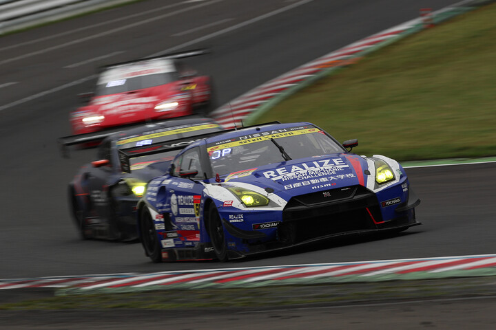 GT300クラス決勝2位はリアライズ日産メカニックチャレンジGT-R（ジョアオ・パオロ・デ・オリベイラ／木村偉織）