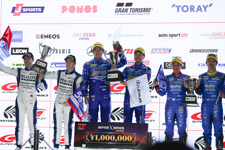 GT300クラスの表彰式