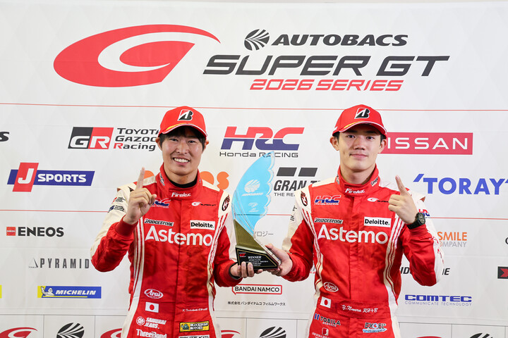 決勝フォトセッション：GT500クラスで優勝した塚越広大／野村勇斗組（17号車・Astemo HRC PRELUDE-GT）