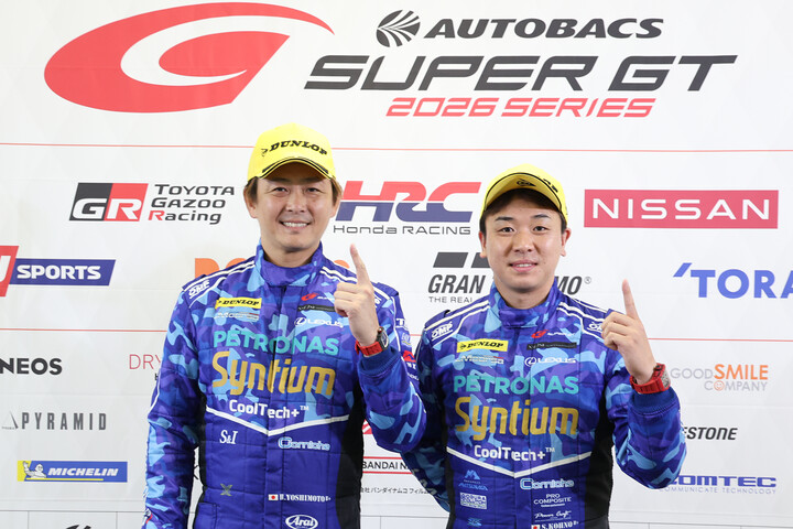 GT300クラスでポールポジションを獲得した吉本大樹／河野駿佑組（60号車・Syntium LMcorsa LC500 GT）