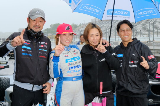 優勝チームDr.Dry Racing Teamの面々