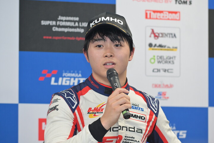 決勝記者会見：3位の新原光太郎（B-MAX RACING TEAM）