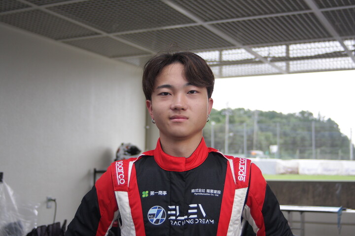 佐藤充希（ELEVレーシングRD10V）