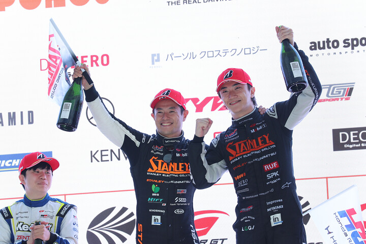 GT500クラス：優勝した山本尚貴／牧野任祐組（STANLEY TEAM KUNIMITSU）