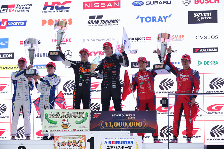 GT500クラス：表彰式