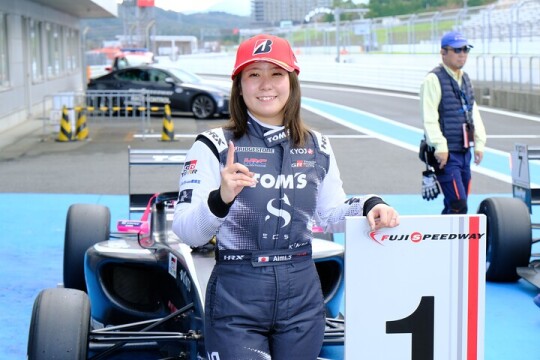 優勝した斎藤愛未(SCS TEAM TOM'S)