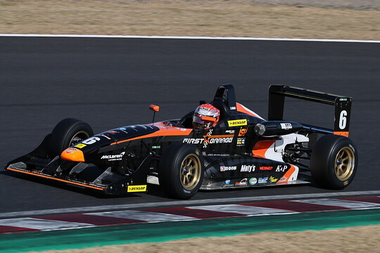 ポールポジションは酒井翔太（ファーストガレージFG108）