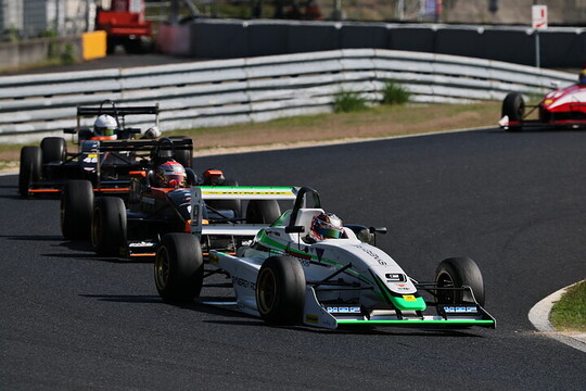 レース序盤のトップ集団 レース序盤のトップ集団