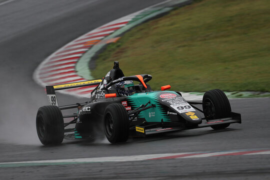 チャンピオンクラス:優勝は塩田惣一朗(Bionic Jack Racing) チャンピオンクラス:優勝は塩田惣一朗(Bionic Jack Racing)