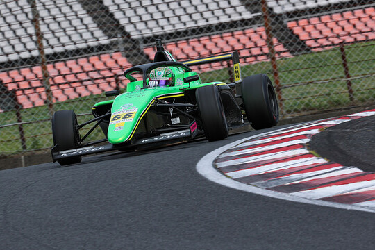 インディペンデントクラス:第11戦、第12戦ともポールポジションはKENTARO(baum beauty clinic) インディペンデントクラス:第11戦、第12戦ともポールポジションはKENTARO(baum beauty clinic)