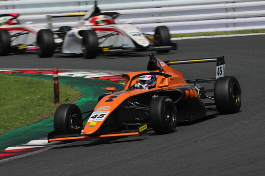 チャンピオンクラス:決勝3位は鈴木恵武(PONOS RACING) チャンピオンクラス:決勝3位は鈴木恵武(PONOS RACING)