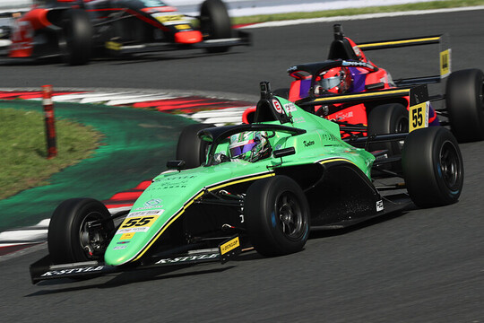 インディペンデントクラス:決勝2位はKENTARO(baum beauty clinic) インディペンデントクラス:決勝2位はKENTARO(baum beauty clinic)