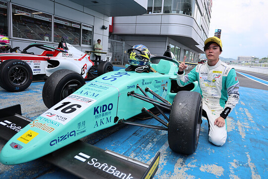 チャンピオンクラス：優勝した白崎稜（HYDRANGEA Kageyama Racing）