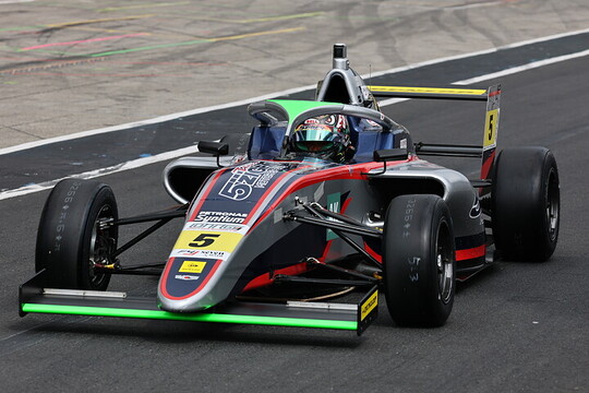 インディペンデントクラス:第7戦予選3位、第8戦ポールポジションはHIROBON(TEAM 5ZIGEN F4) インディペンデントクラス:第7戦予選3位、第8戦ポールポジションはHIROBON(TEAM 5ZIGEN F4)