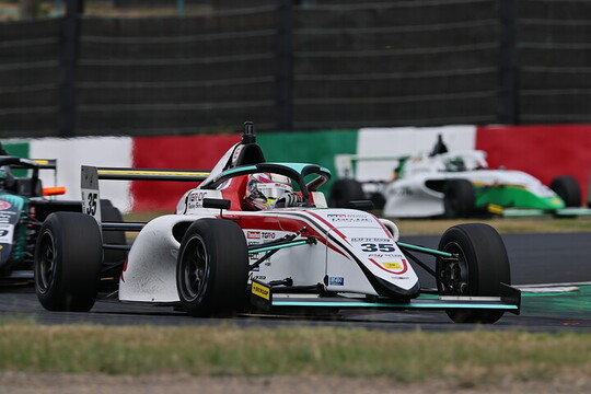 チャンピオンクラス:決勝2位は酒井涼(TGR-DC RS F4) チャンピオンクラス:決勝2位は酒井涼(TGR-DC RS F4)