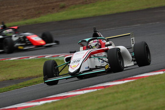 チャンピオン:優勝は酒井涼(TGR-DC RS F4) チャンピオン:優勝は酒井涼(TGR-DC RS F4)