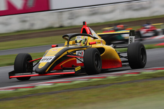 チャンピオン:決勝3位は熊谷憲太(OTG DL F4 CHALLENGE) チャンピオン:決勝3位は熊谷憲太(OTG DL F4 CHALLENGE)