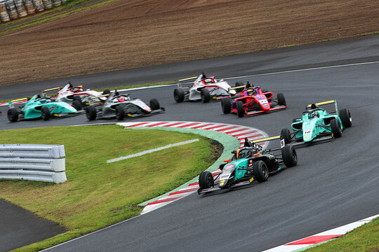 チャンピオン:決勝がスタートした チャンピオン:決勝がスタートした