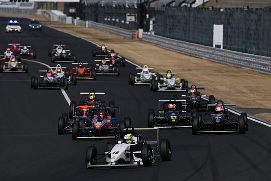 9周の決勝がスタートした