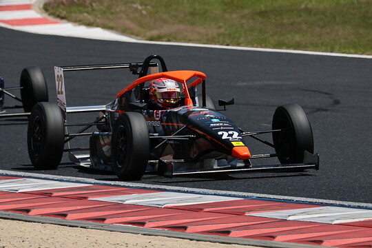 FJ1500:決勝2位は酒井翔太(ファーストガレージ) FJ1500:決勝2位は酒井翔太(ファーストガレージ)