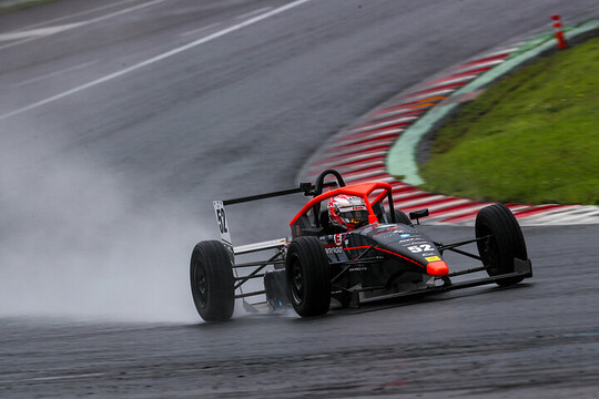 FJ1500:優勝は酒井翔太(ファーストガレージ) FJ1500:優勝は酒井翔太(ファーストガレージ)