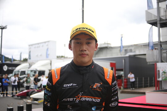 FJ1500:優勝した光山勇正(Fガレージ丸和精光KK-F) FJ1500:優勝した光山勇正(Fガレージ丸和精光KK-F)