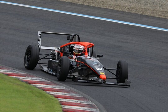 FJ1500：ポールポジションは酒井翔太（ファーストガレージ）