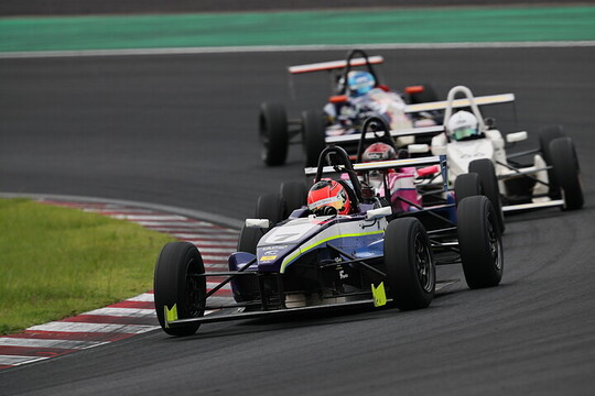 決勝4位は柱本翔夢伊(REV RACING with LAPS) 決勝4位は柱本翔夢伊(REV RACING with LAPS)