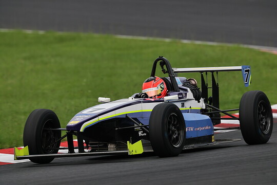 S-FJ:優勝は柱本翔夢伊(REV RACING with LAPS) S-FJ:優勝は柱本翔夢伊(REV RACING with LAPS)