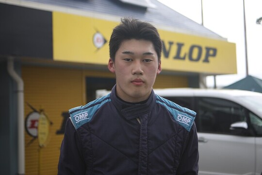 FJ1500:決勝2位の光山勇正(Fガレージ丸和精密KK-F) FJ1500:決勝2位の光山勇正(Fガレージ丸和精密KK-F)