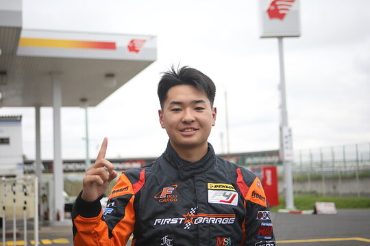 FJ1500:優勝した酒井翔太(ファーストガレージ) FJ1500:優勝した酒井翔太(ファーストガレージ)