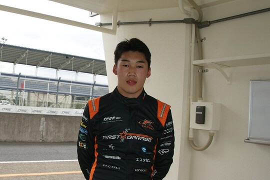 FJ1500:決勝2位の光山勇正(Fガレージ丸和精光KK-F) FJ1500:決勝2位の光山勇正(Fガレージ丸和精光KK-F)