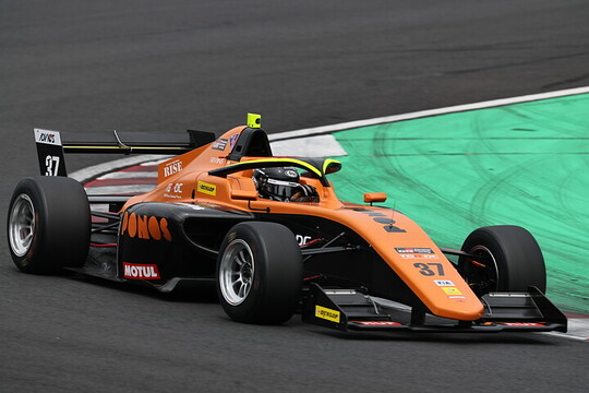 決勝3位は三浦柚貴(PONOS RACING TOM\'S TGR-DC FR) 決勝3位は三浦柚貴(PONOS RACING TOM\'S TGR-DC FR)