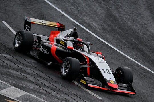 マスタークラスレース8ポールポジションは鳥羽豊（AIWIN F111/3）