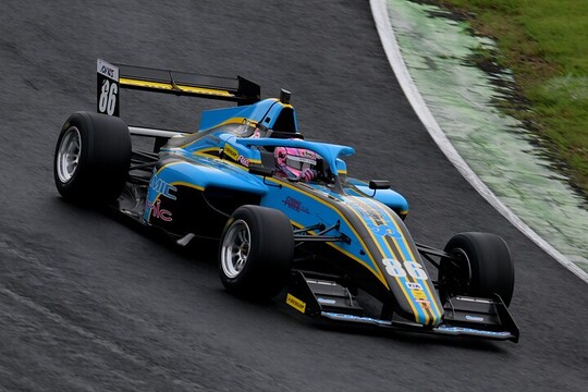 レース8、10ポールポジション、レース9予選4位は下野璃央（Dr.Dry F111）