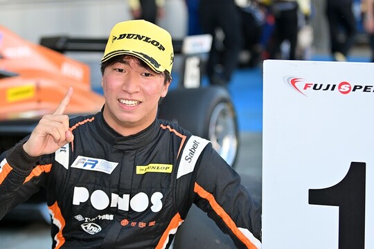 優勝した大宮賢人(PONOS RACING) 優勝した大宮賢人(PONOS RACING)