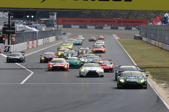 GT300クラスのスタートシーン
