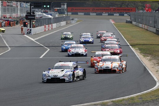 GT500クラスのスタートシーン