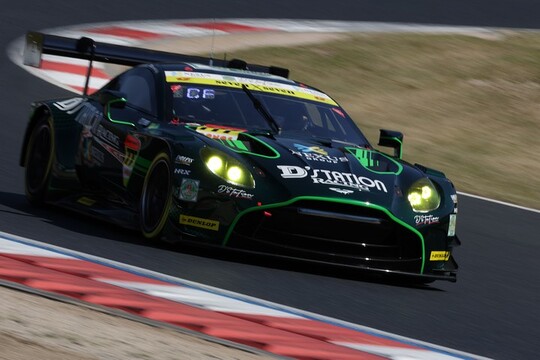 GT300クラスポールポジションはD\'station Vantage GT3(藤井誠暢/チャーリー・ファグ) GT300クラスポールポジションはD\'station Vantage GT3(藤井誠暢/チャーリー・ファグ)