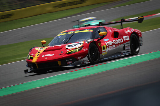 公式練習:GT300クラス5位はUNI-ROBO BLUEGRASS FERRARI(片山義章/ニコラス・クルッテン) 公式練習:GT300クラス5位はUNI-ROBO BLUEGRASS FERRARI(片山義章/ニコラス・クルッテン)