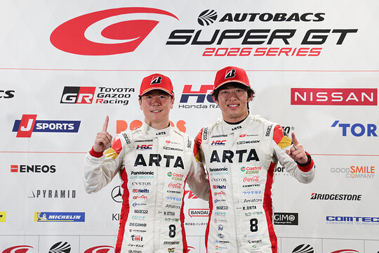 予選フォトセッション:GT500クラスでポールを獲得した太田格之進/大津弘樹組(8号車・#8 ARTA MUGEN HRC PRELUDE-GT) 予選フォトセッション:GT500クラスでポールを獲得した太田格之進/大津弘樹組(8号車・#8 ARTA MUGEN HRC PRELUDE-GT)