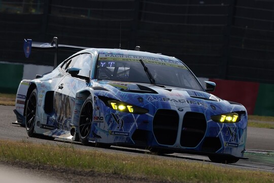 GT300クラスポールポジションはPACIFICうま娘NAC BMW（冨林勇佑／藤原優汰）