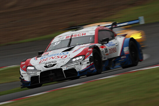 GT500クラス決勝2位はDENSO KOBELCO SARD GR Supra(関口雄飛/サッシャ・フェネストラズ) GT500クラス決勝2位はDENSO KOBELCO SARD GR Supra(関口雄飛/サッシャ・フェネストラズ)