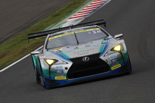 GT300クラスポールポジションはSyntium LMcorsa LC500 GT(吉本大樹/河野駿佑) GT300クラスポールポジションはSyntium LMcorsa LC500 GT(吉本大樹/河野駿佑)