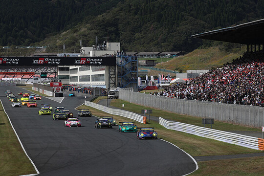 GT300クラス:スタートシーン GT300クラス:スタートシーン