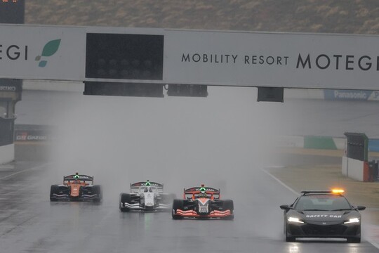 再スタートが切られた